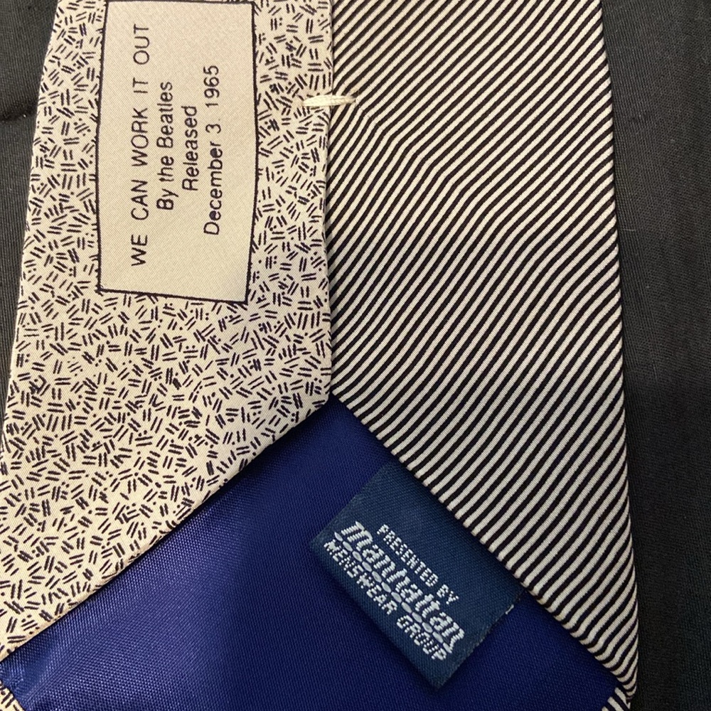 💙The Beatles Silk Tie with Unique Design (We Can Work It Out 1991 Apple Corp) - Picture 4 of 6